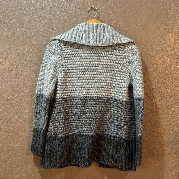 Ann Taylor Loft Women’s Petite Medium Gray Cardigan Sweater - Picture 3 of 7